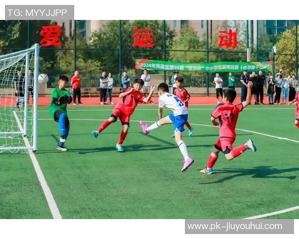 四大足球巨星风采集锦，盘点他们在绿茵场上的精彩瞬间与辉煌成就